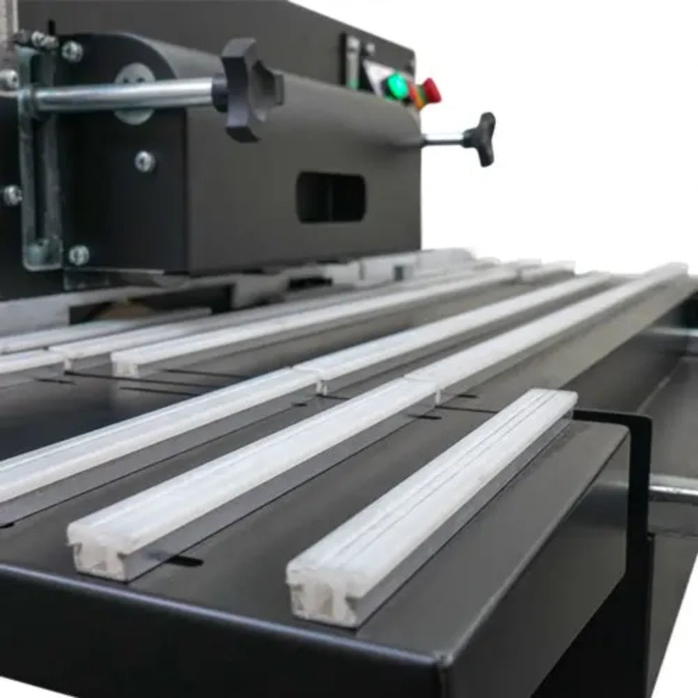 Maksiwa RBB.4G edge trimmer machine with adjustable fence and worktable